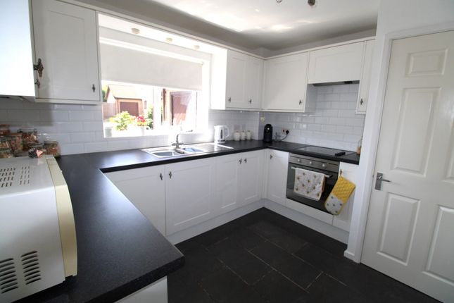 3, Llys Briallen, Bridgend photo 2