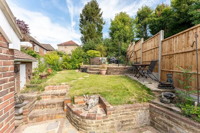 14, Petersfield Crescent, Coulsdon photo 4