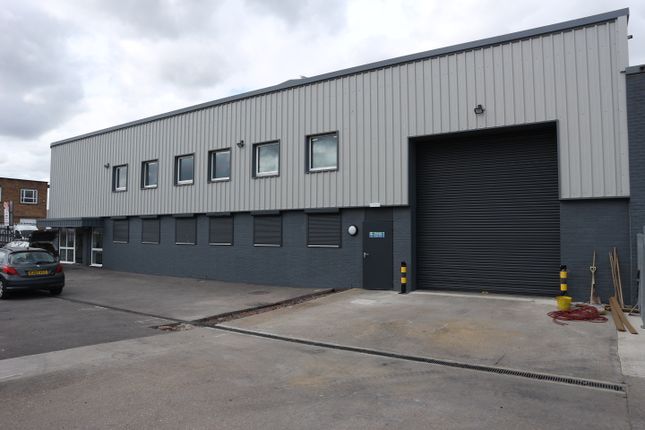 Warehouse to let in Kings Meadow Road, Reading