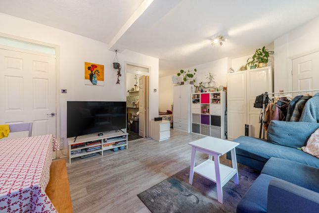 Flat 1, 6, Greencroft Gardens, London photo 2