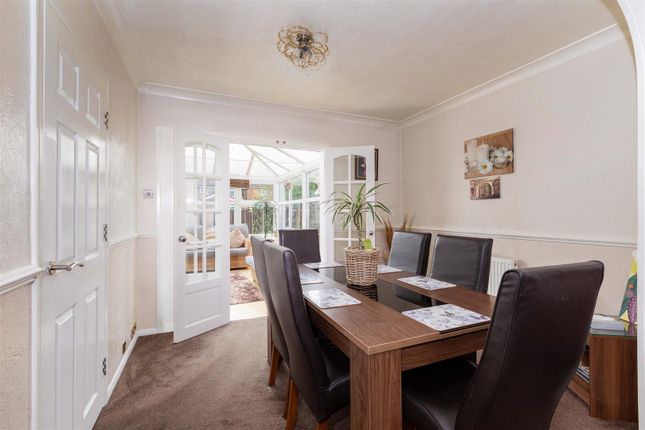 12, Frenchum Gardens, Slough photo 4