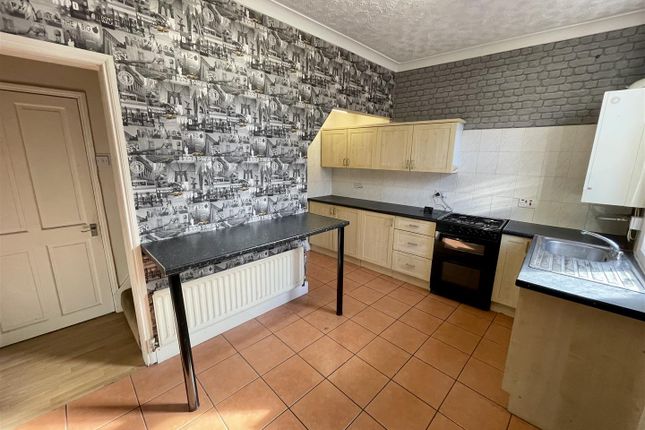4., Dumfries Street, Darlington photo 3