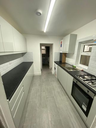 30 Edinburgh Road, Edinburgh Road, London photo 2