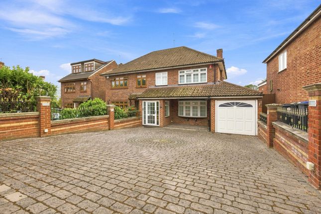 133, Englands Lane, Loughton photo 2