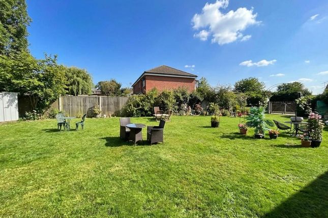 78 Hamilton Drive, Romford photo 2