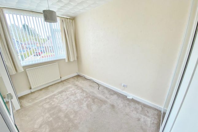 Maisonette to rent in Pine Court, Hockley Lane, Eastern Green, Coventry