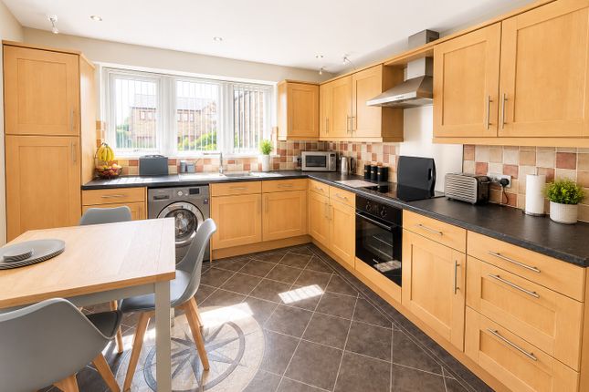 7, Mossy Bank Close, Bradford photo 2