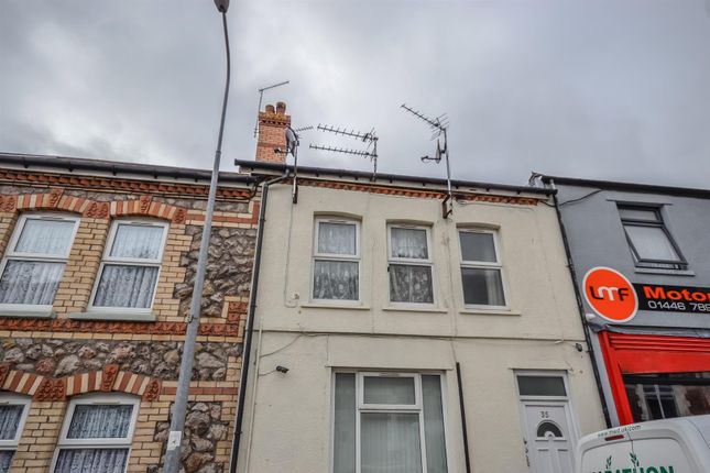 Thumbnail Flat to rent in Main Street, Barry