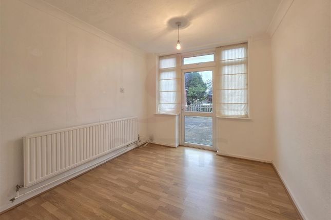 Woodgate Drive, Leicester photo 4