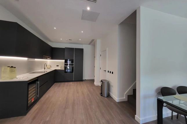 Thumbnail Flat to rent in Leamore Street, London