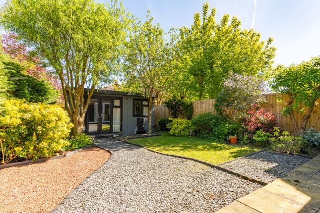 64, Redgrove Park, Cheltenham photo 2