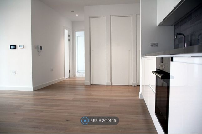 Thumbnail Flat to rent in Laker House, London
