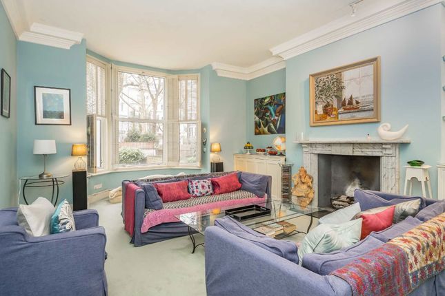 Flat 1, 70, Holland Park Avenue, London photo 3