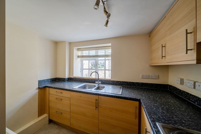 4a, Barton Court, Cirencester photo 3