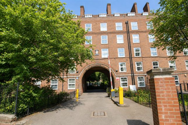 Studio house on Room 2, 64, Matilda House, St. Katharines Way, London, £875/mo