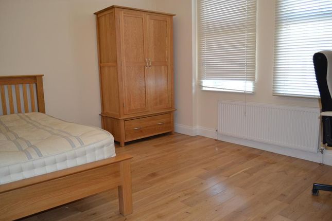 Flat to rent in Gilbey Road, Tooting, London