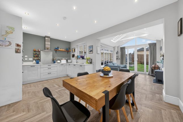 25, Riverside View, Leeds photo 2