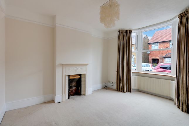9, Hows Close, Uxbridge photo 2