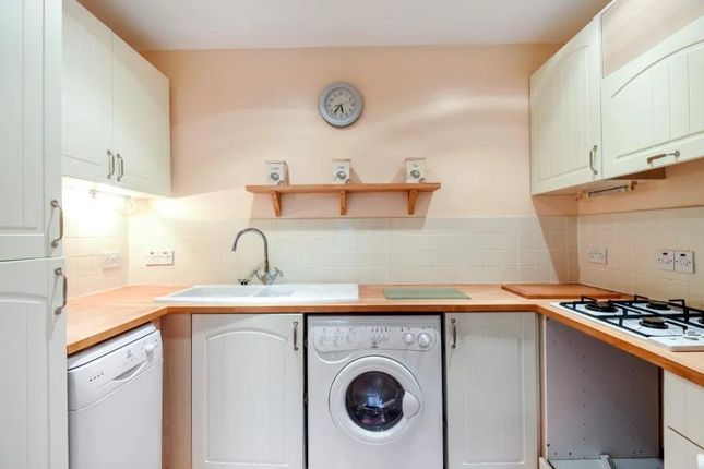 Flat, Highlawn Hall, Sudbury Hill, HARROW photo 2