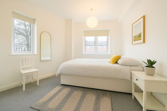 23 Barton Court,, Barons Court Road, London photo 3