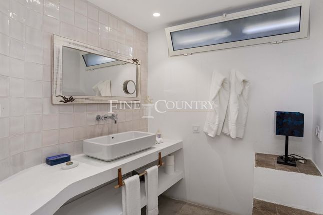 Town house for sale in 8800 Tavira, Portugal