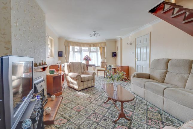 4, Laburnum Avenue, Wickford photo 5