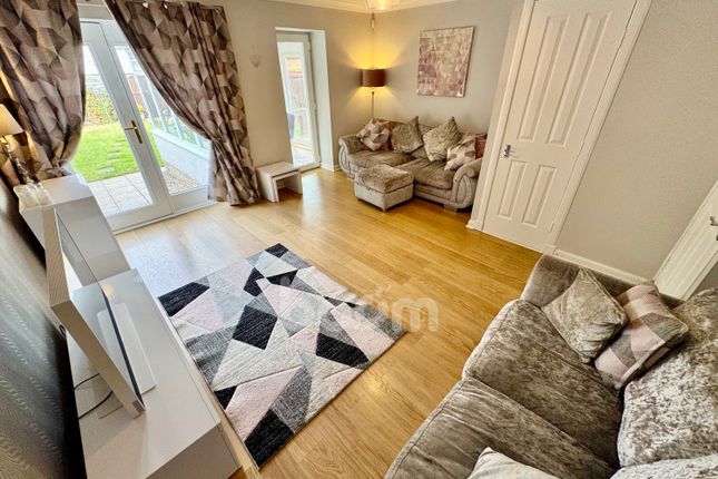 58, Kirklands, Renfrew photo 3