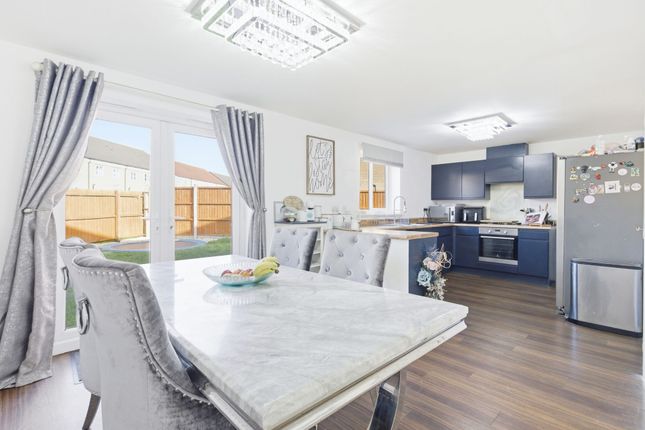 15 Hunton Road, Lowestoft photo 3