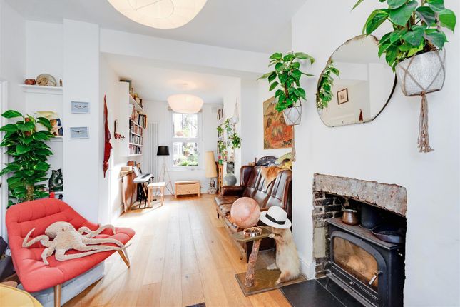 16, Lewis Street, London photo 3