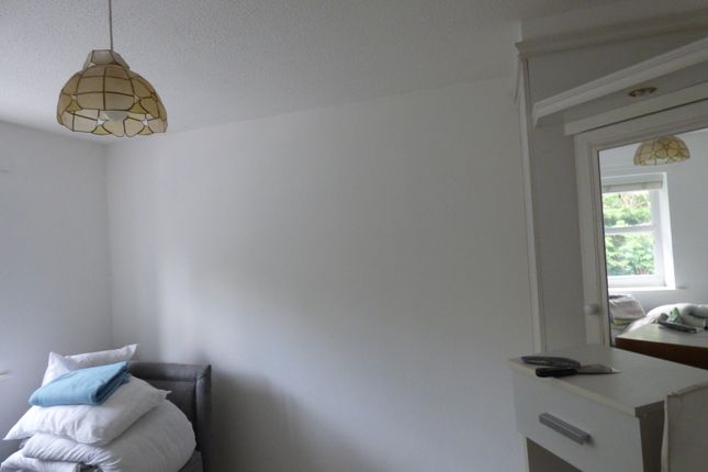 28, Winterfield Drive, Bolton photo 2