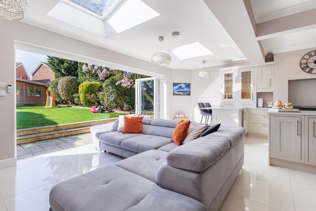 18, The Glade, Woodford Green photo 2
