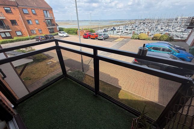 Flat 4, Langstone Marina Heights,, Horse Sands Close, Hampshire photo 4
