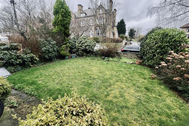 18, Vernon Avenue, Huddersfield photo 3