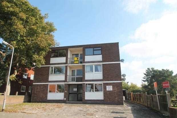2 bed flat to rent in Wolverhampton Road, Cannock WS11