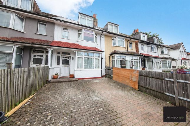 Thumbnail Semi-detached house to rent in Graham Road, Mitcham
