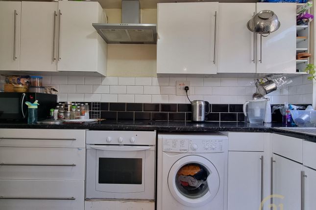 Flat for sale in Kingston Hill, Kingston Upon Thames