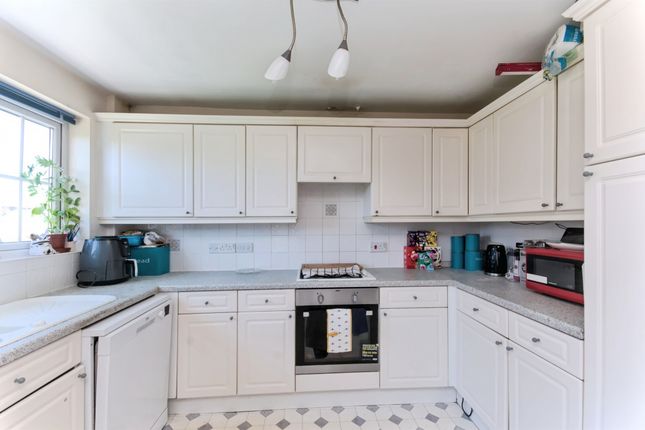 19, Columbus Drive, Eastbourne photo 3
