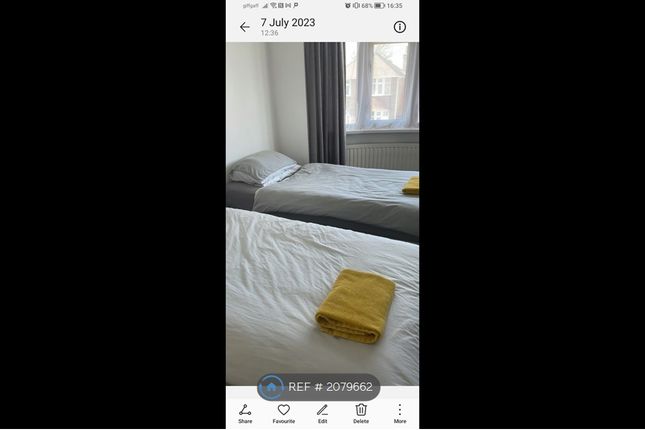 Room to rent in Hollinwell Ave, Nottingham