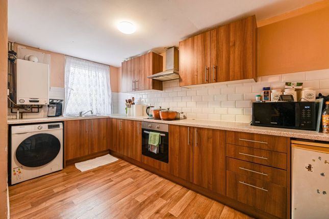 2-bed flat on Cormorant Court, Deptford, £350,000