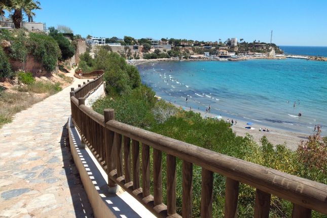 Villa for sale in Dehesa De Campoamor, Alicante, Spain