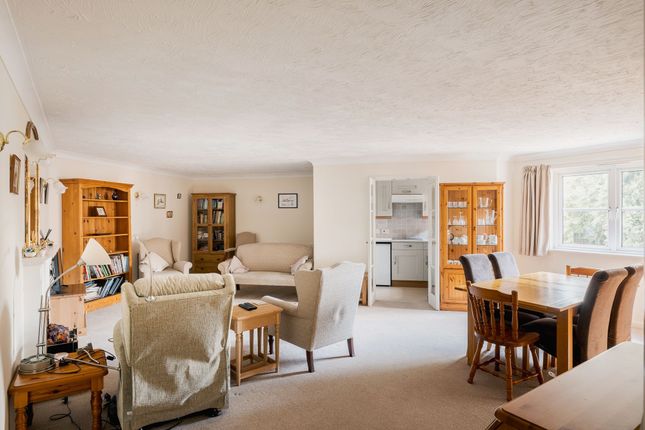36 Hillcroft Court Chaldon Road, Caterham photo 3