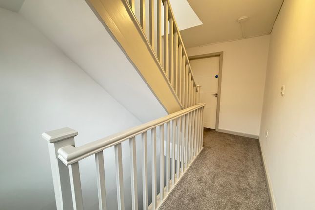 Room 5, 32, Dun Street, South Yorkshire photo 5