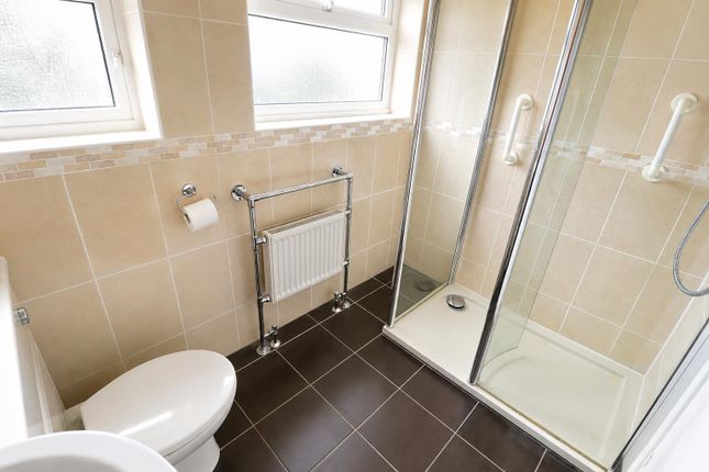 6, Loxwood Close, Orpington photo 4
