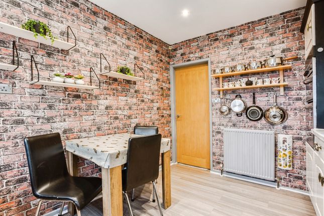326, Batley Road, Wakefield photo 3