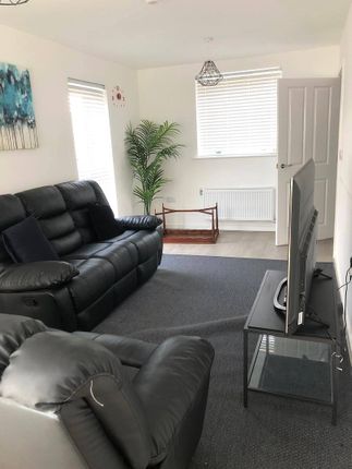 Stylish 3-Bed, 2-Bath Apartment For Rent Â€“ Broadstone Way, West Thurrock, Rm20 3Dh