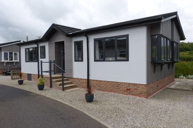 2-bed caravan on 6, Eden Close, Luxulyan, £159,000