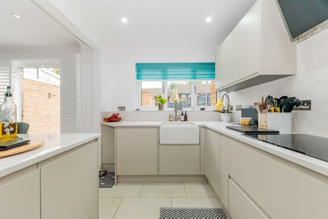 39 Coleridge Avenue, Yateley photo 4