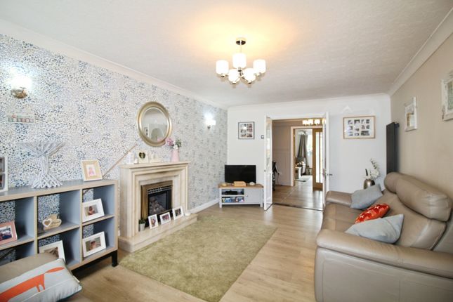 24, Hesketh Lane, Wakefield photo 5