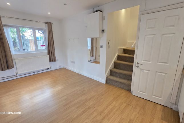 18 Farm Close, High Barnet photo 5