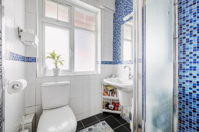 16B, Radbourne Avenue, Ealing photo 3